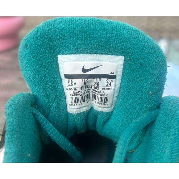 Nike Air Max Turf - White & Teal Retro 90s Kids Sneakers - Picture 8 of 9